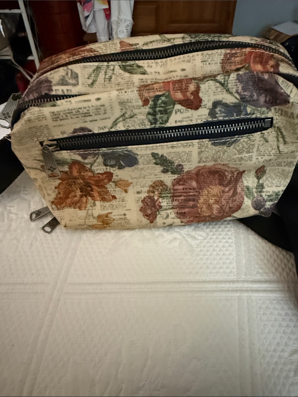 Patricia Nash Beige Floral Print Crossbody with Black Strap - Picture 2 of 16